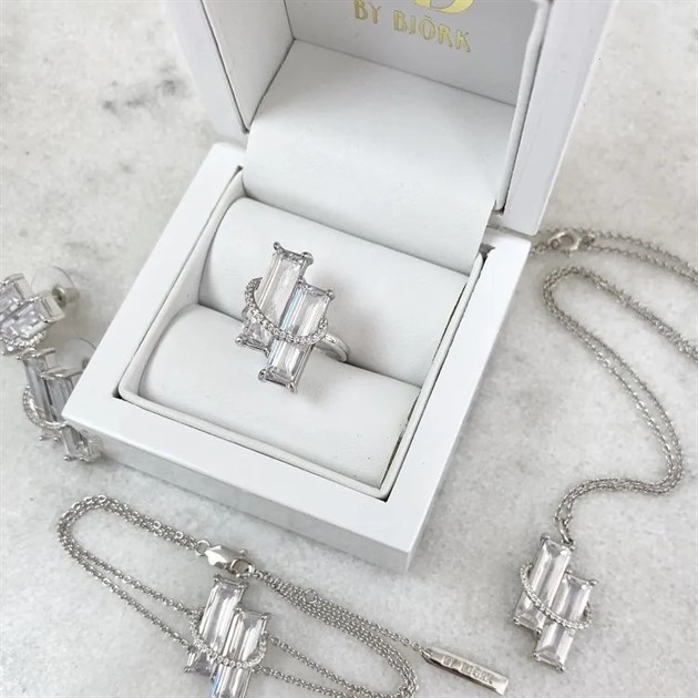 halsband, armband, ring, öronhänge